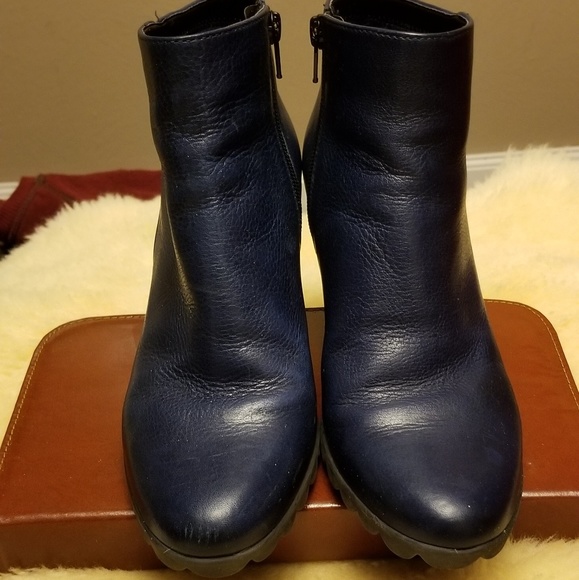 THE FLEXX | Shoes | The Flexx Ankle Booties Navy Blue Sz8 | Poshmark